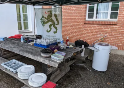 Familiengrill 2022 - Tisch mit Essen