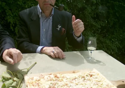 Feierlicher Akt beim Setzen der letzten Rebe